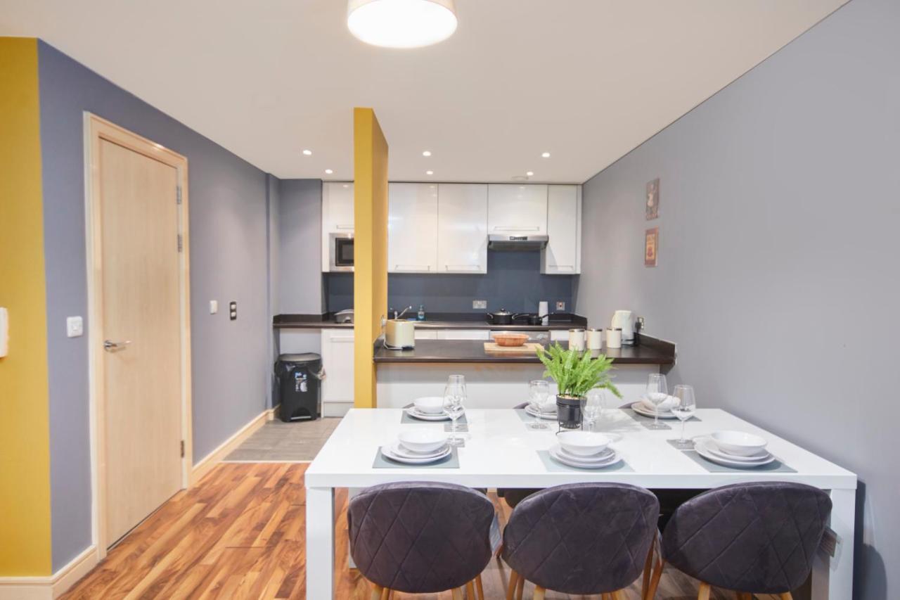 Stylish Manchester Gem - Sleeps 10! Екстериор снимка
