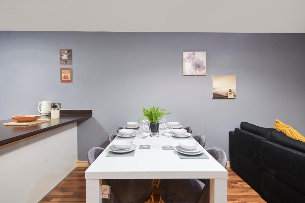 Stylish Manchester Gem - Sleeps 10! Екстериор снимка