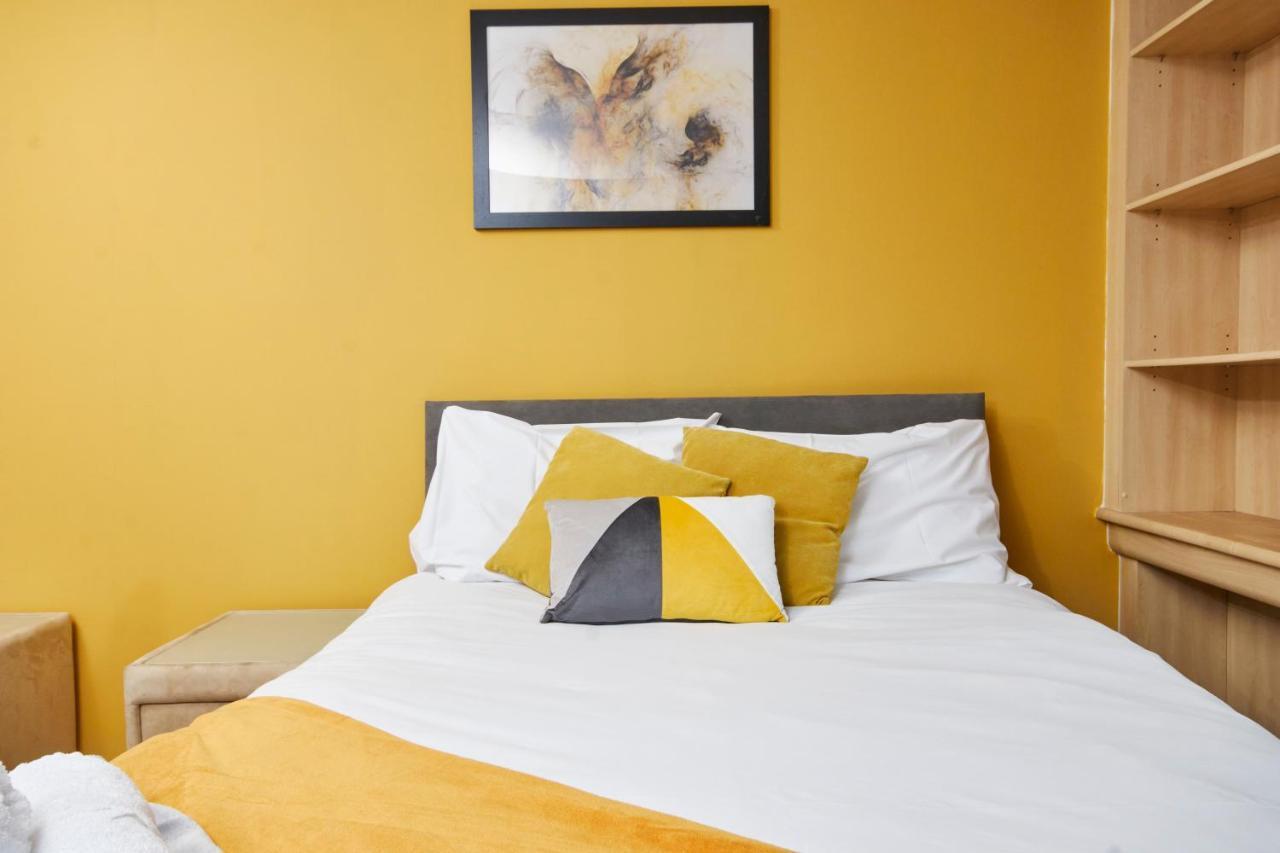 Stylish Manchester Gem - Sleeps 10! Екстериор снимка