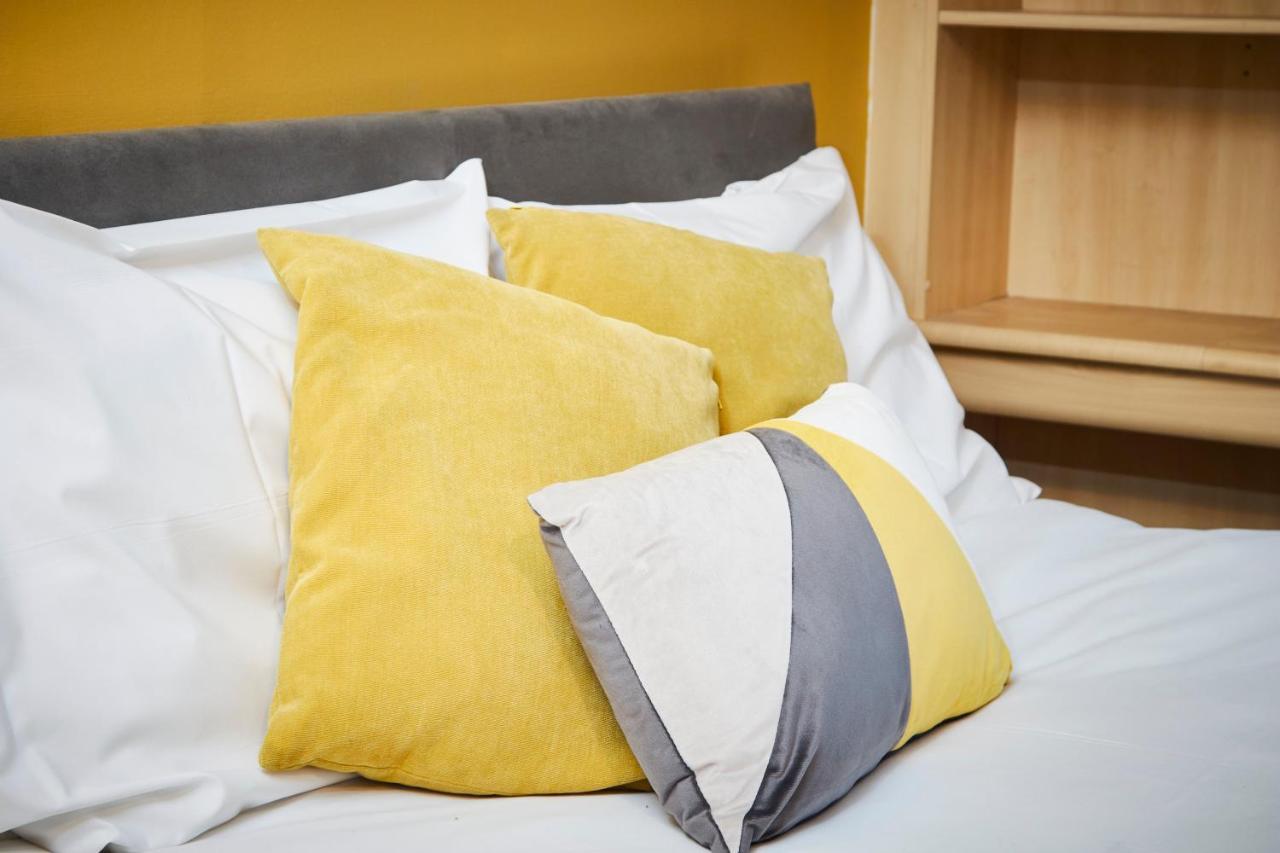 Stylish Manchester Gem - Sleeps 10! Екстериор снимка